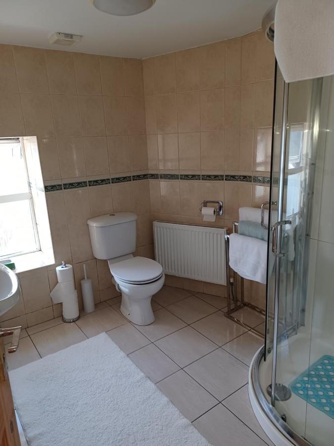 Kents Guesthouse Accommodation Kilmacthomas Esterno foto